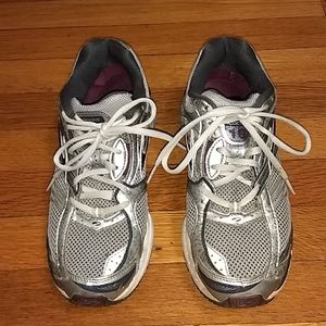 Brooks Addiction 10th Edition Size 9